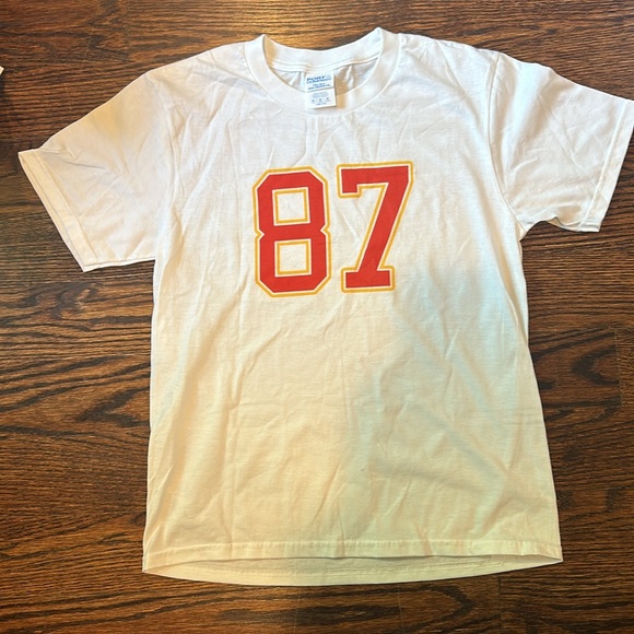 Travis Kelce 87 Shirt, Boys Medium (226) - Picture 3 of 6